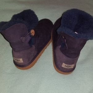 UGG BAILEY BUTTON II BOOT kids girls size 4